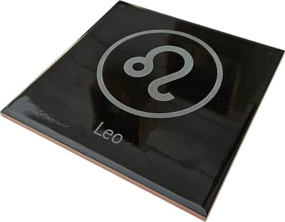 MGM Trading - Horoscoop - Leo - Leeuw - Hoogglans zwarte tegel - 15 bij 15 cm - Laser gegraveerd