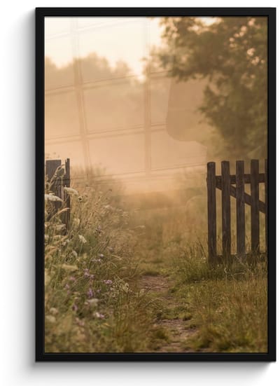 Poster in lijst - Fotolijst 60x90 cm - Posters - Hek - Natuur - Mist - Veld - Posterlijst zwart - Decoratie - Wanddecoratie woonkamer - Muurdecoratie slaapkamer