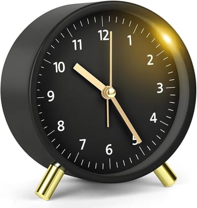 SnelShoppen - Analoge Alarmklok met Stil Mechanisme, Batterij Aangedreven, Ronde Klok voor Slaapkamers, Kantoor, Reizen, Stil en Verlicht