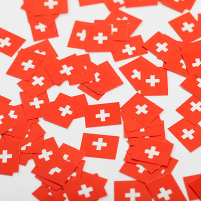 150 stuks Tafel confetti papier Zwitserland - Hapjes Cocktail Tapas Zomer Terras EK WK Voetbal Decoratie Tafelconfetti