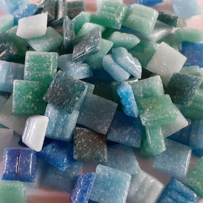 Mozaiek steentjes Glas Vierkant 1x1 cm Groen/Blauw Aqua mix 300 gram.