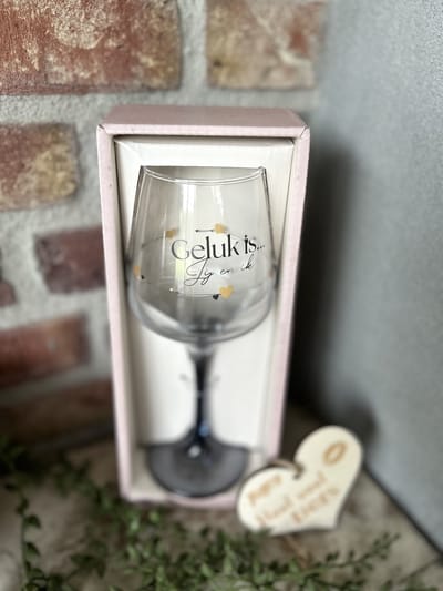 Creaties van Hier - Cadeau pakket Wijnglas met de tekst Geluk met houten hartje - 21 x 8,2 cm - Glas