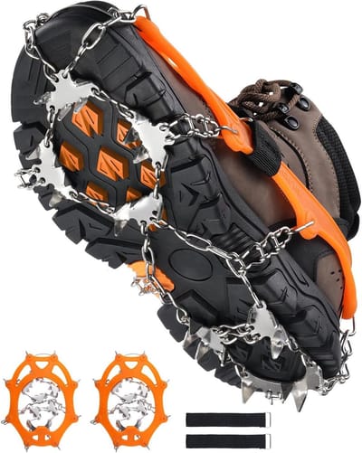 Famanu - Crampons: IJsgrippers voor schoenen en laarzen met 28 spikes - antislip stretch schoeisel voor wandelen en sneeuwscheppen op ijs en sneeuw - lichtgewicht voor dames en heren