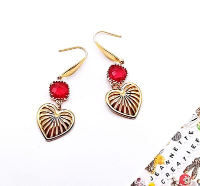 Jeannette-Creatief - Chique - Hartjes 4 - Oorbellen Dames - Dames Oorbellen - Rode Oorbellen - Gouden Hartjes - Oorbellen met Hartjes - Cadeau - Gouden Oorbellen - Rode Sieraden - Valentijn - Moederdag