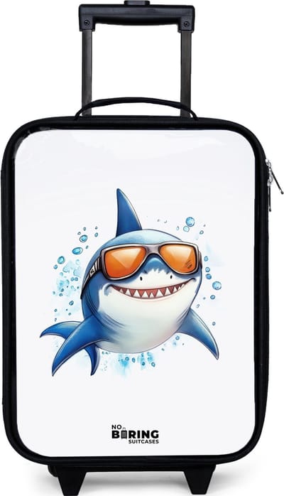 NoBoringSuitcases.com® - Kinderkoffer jongen - Kindertrolley meisje - Coole haai met zonnebril in het water - Koffer kind lichtgewicht - Reiskoffer trolley voor kinderen - Koffertje met lichtgevende wieltjes - Rolkoffer zwart