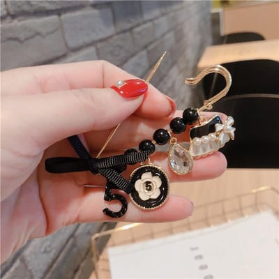trendy design Nummer 5 Speld Broche parel Kristal bloem broches sieraden voor vrouwen feest bruiloft beige