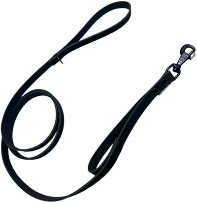 K9World by van der Veeke, Leren Hondenriem met Dubbel Handvat – Zwart leer - 180 cm x 18 mm – Extra Controle – Sterke Zwarte Musketonhaak – ME Lijn