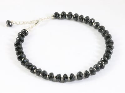 Armband van onyx en zilveren kralen
