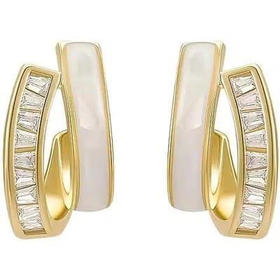 Huitan Moderne Witte Emaille Geometrische Stud Oorbellen Goudkleur Chique Accessoires voor Vrouwen Dagelijkse Slijtage Glanzende CZ Statement Sieraden beige
