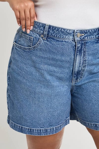boohoo Dames Plus Boyfriend denimshort | Medium Gebleekt | Maat: 44