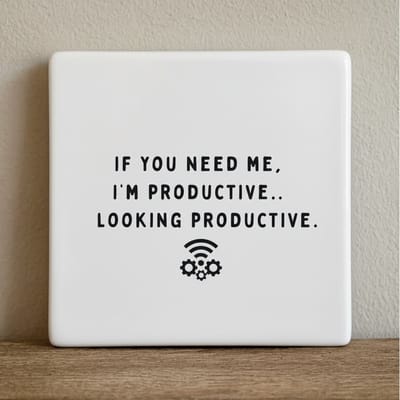 If You Need Me, I’m Productive Keramische Tegel – Grappige Kantoor Quote Wanddecoratie – 15 x 15 cm
