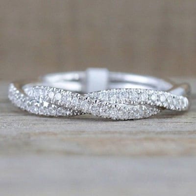 Bagues torsadées nouvellement conçues avec des bagues à bandes couleur argent Cz éblouissantes pour femmes Bijoux de mode de haute qualité 6 white