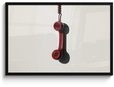 Poster in lijst - Fotolijst 90x60 cm - Posters - Telefoon - Koord - Rood - Minimalistisch - Posterlijst zwart - Decoratie - Wanddecoratie woonkamer - Muurdecoratie slaapkamer