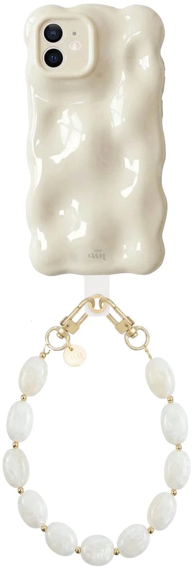 xoxo Wildhearts Bubbly case Cloud Dancer - Ocean Sand Cord (kort) - Geschikt voor iPhone 12 - Hoesje met bobbeltjes inclusief telefoonkoord - Krullende golfvorm - schokbestendig - Telefoonhoesje met koord - Koord ook afneembaar - Beige
