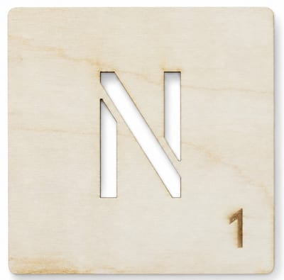 Houten wanddecoratie - Wooden wall decoration | Lettertegel “N” | 11cm | Licht hout - Natural wood | Muurdecoratie - Wall art - Woordfeud - Wordfeud - Letterspel - Scrabble letter - Naamblokjes - Letterblokken - Tile