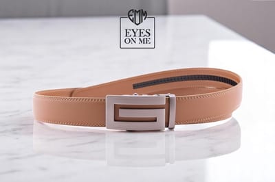 Lichtbruine lederen riem zonder gaatjes met automatische gesp voor heren ( model L061 )