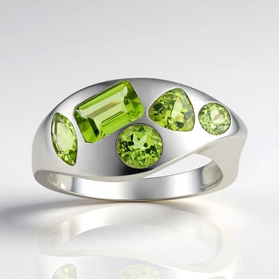 Cavill - Zilveren Ring - 925 Sterling zilver gerhodineerd - Jilin Peridoot 1,35 ct - Elegante Damesring met Bezelzetting en Groene Edelstenen