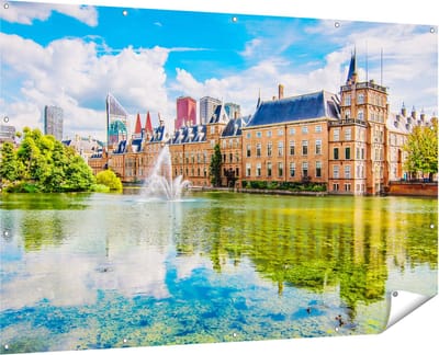 Gards Tuinposter Binnenhof met het Hofvijver in Den Haag - 180x120 cm - Tuindoek - Tuindecoratie - Wanddecoratie buiten - Tuinschilderij