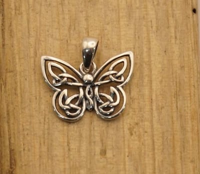 Zilveren hanger vlinder - vlinder hangertje van 925 zilver - kleine vlinder hangertje - pendant butterfly zilver - sierlijke vlinder hangertje - butterfly hangertjes van zilver - bedel voor aan ketting van vlindertje