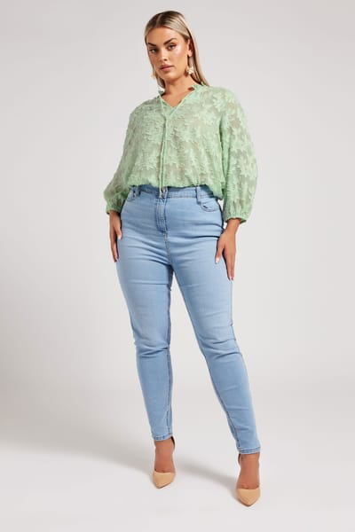 Yours London Blouse Met Burnoutbloemenprint En Strikdetail In Saliegroen Size 42