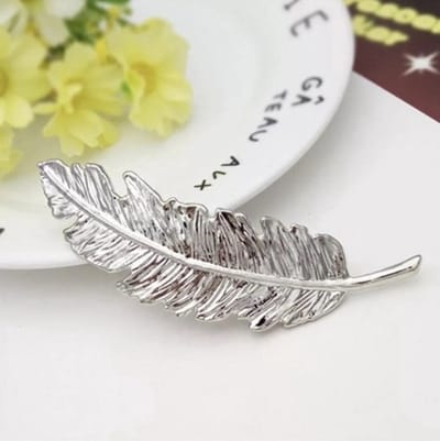 Knaak Haarspeld - Zilveren Haarclip met Veer Design - 9 cm - Elegante Haaraccessoire voor Dames
