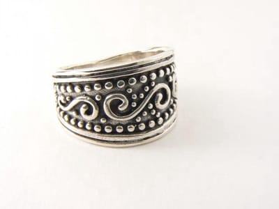 Zilveren ring met fantasiegravering - maat 18