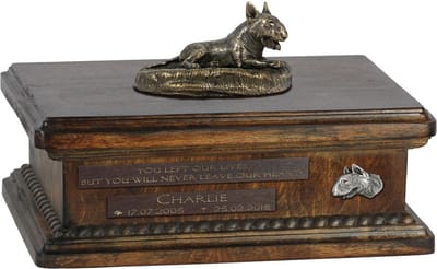 Persoonlijke urn voor Bull Terrier met beeldje en houten design