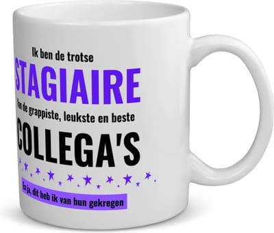 Akyol - ik ben de trotste stagiaire van de grappigste, leukste en beste collega's, en ja dit heb ik van hun gekregen mok met opdruk - Stagiair - de trotste stagiaire - collega's - werknemers - verjaardagscadeau - verjaardag - cadeau - afscheidscadeau