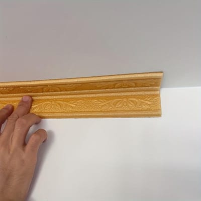 Eenvoudig te installeren zelfklevende 3D bloemen uitgesneden behangrand - Duurzaam XPE-schuim, Peel & Stick decoratieve strip voor plafonds, muren, deurkozijnen (90.51inch*3.15inch) white