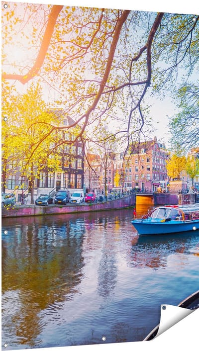 Gards Tuinposter Amsterdamse Gracht tijdens het Voorjaar - 100x150 cm - Tuindoek - Tuindecoratie - Wanddecoratie buiten - Tuinschilderij