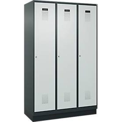 C+P Evolo Plus garderobekast, 3 vakken, 400 mm vakbreedte, met plint, rechts scharnierend, B 1200 x D 500 x H 1950 mm, cilinder, antracietgrijs/lichtgrijs