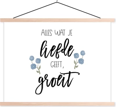 Posterhanger incl. Poster 120x90 cm - Schoolplaat - Quotes - Alles wat je liefde geeft, groeit - Spreuken - Textielposter - Blanke latten