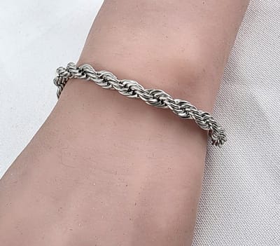 Armband - RVS -zilverkleurig - Armband - Lengte 20 cm x D 5 mm - Twister ( koord/rope ) motief. Elegant - Chique - mode combineer met andere armband of horloge, zowel voor dames en heren.
