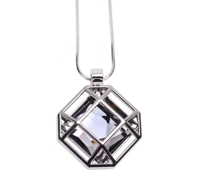 Zilverkleurige ketting met geometrische hanger en zwarte steen – ketting voor dames – minimalistische ketting met strak lijnenspel