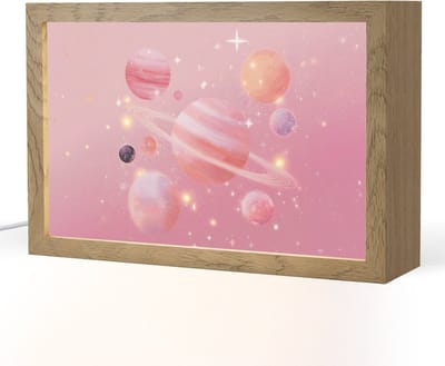 Nachtlampje 30x20 cm - Kinder lampje - Planeten - Roze - Sterren - Tafellamp kinderkamer - Slaapkamer lamp - Bedlamp kinderen - Kinderlampje stopcontact - Wandlamp babykamer - Nachtlampjes