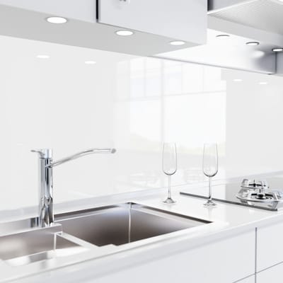 Keuken achterwand zelfklevend – Glaslook – Spatscherm keuken – Verstevigde PET folie – Spatwand fornuis – Muurbeschermer – 0,80 mm - Wit - 220 cm x 60 cm