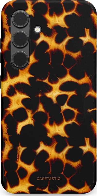 Casetastic Hoesje Geschikt voor Samsung S24 - Stijlvolle Beschermende Duo-layer Case - Gevaarlijkspoor