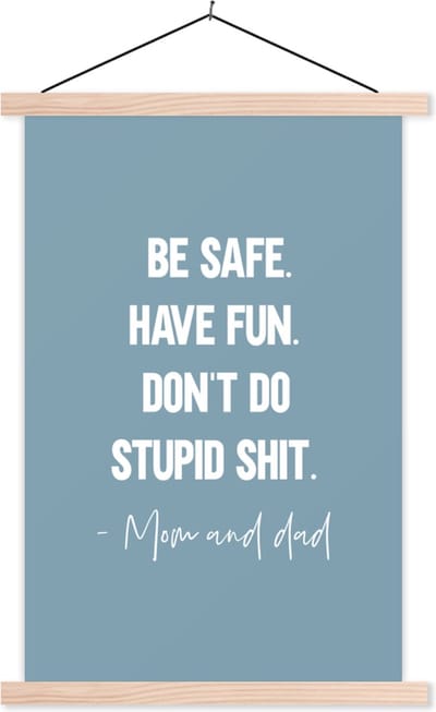 Posterhanger incl. Poster 40x60 cm - Schoolplaat - Kids - Spreuken - Moeder - Be safe have fun. Don't do stupid shit - Mom and dad - Quotes - Textielposter - Blanke latten