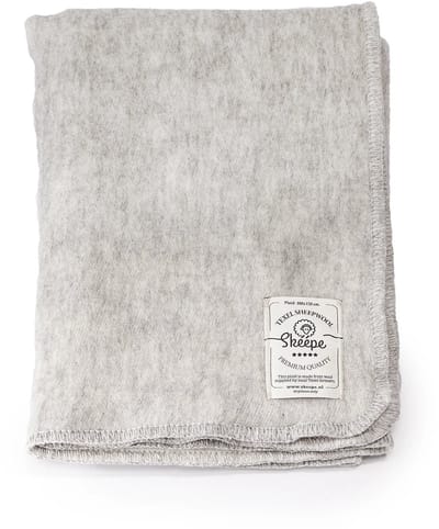 Licht grijze wollen plaid 100x150 – Dekentje van Texelse wol - duurzaam, warm & zacht - Skéépe