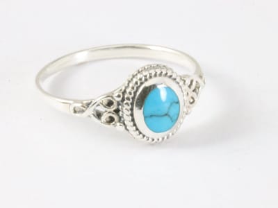 Fijne bewerkte zilveren ring met blauwe turkoois - maat 15.5