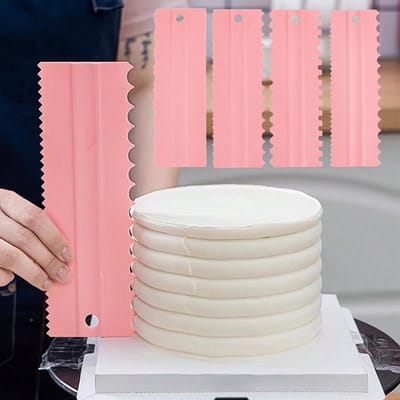 Ensemble d'outils de décoration de gâteaux 4 pièces, Comprend une spatule à glaçage, un peigne à lisser, un grattoir denté, des outils DIY pour bords de gâteaux au beurre/mousse - 8 motifs texturés one-size rose