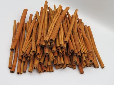 1Kg Kaneel stok A/AA 20 CM - kaneel - cinnamon - decoratie - geur - stok - kerst - decoratie - bloemstuk accessoires