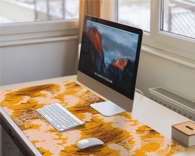 Coloray Bureau Onderlegger - Gele Japanse golven Bureau Onderlegger Groot - 100 cm x 50 cm - Geel Bureau Onderlegger - Bureau Onderlegger XXL - Computer Mat - Bureau Pad - Bureau Mat