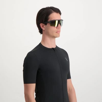 BBB Cycling Fietsbril Heren en Dames Fuse - Fiets Zonnebril met Grote Torische Lens voor 100% UV Bescherming - Anti Condens Sportbril met 3 Lichtgewicht Lenzen en Brillenkoker - Mat Zwart Goud - BSG-65