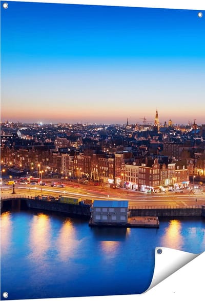Gards Tuinposter Amsterdam Centrum in de Nacht - 80x100 cm - Tuindoek - Tuindecoratie - Wanddecoratie buiten - Tuinschilderij