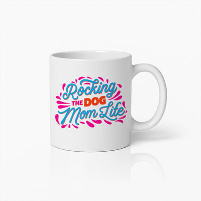 Rocking the Dog Mom Life Mok 330ml – Grappige Koffiebeker voor Hondenliefhebbers, Perfect Cadeau voor Trots Huisdiermoeders