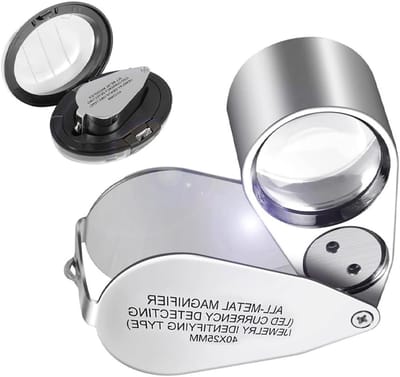Opvouwbare metalen loep met LED- en UV-licht voor sieraden, bankbiljetten en hobbyprojecten, draagbaar en duurzaam, ideaal voor details en inspectie