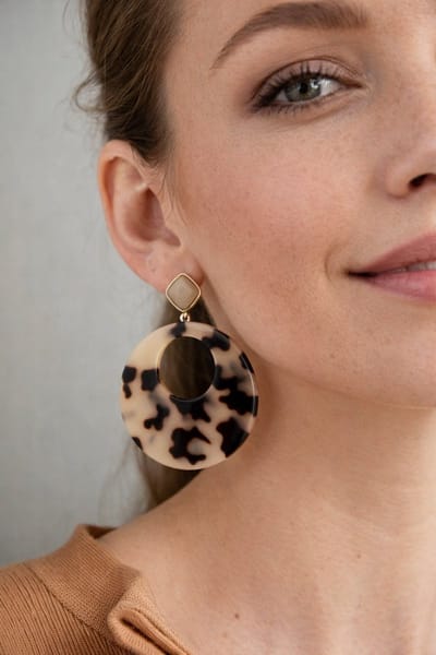 Lundholm Luxe Oorbellen Dames Goud Kleurig Panterprint - Schildpadprint Boho – Premium Stainless Steel Jewellery - Oorringen met Print – Statement Oorringen 5 x 6,5 cm – my Bente Serie – Luxe Vrouwen Cadeautjes
