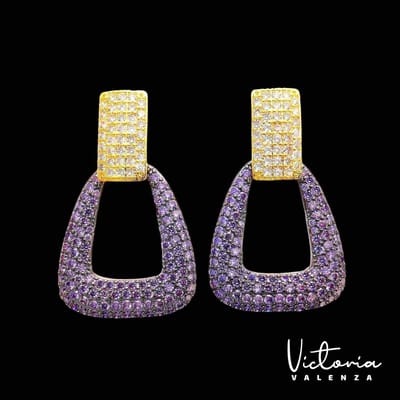 Victoria Valenza Saint-Tropez Luxe Oorbellen Dames Messing Oorhangers Dames Oorringen Paarse Steen Oorbellen - Goud kleurig - 1 Paar