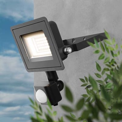 HOFTRONIC - Stratos LED Schijnwerper met sensor - 20 Watt 1620 Lumen - IP65 Waterdicht - 4000K - Neutraal wit - Zwarte Breedstraler - Veiligheidslamp - Buitenlamp met bewegingssensor en schemerschakelaar